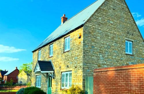 Silverstone House | Silverstone Paddock Retreat