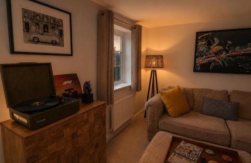 Silverstone House | Silverstone Paddock Retreat