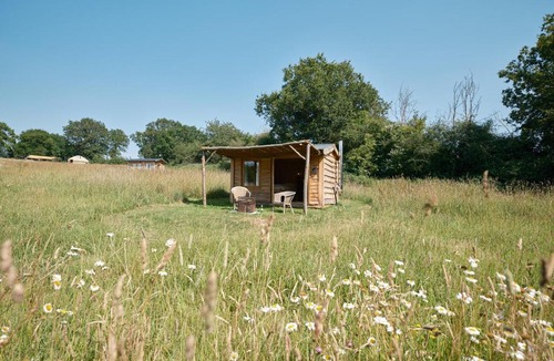 Chiddingstone Ski Chalet | Simple Basketmakers Hut Cabin for Two
