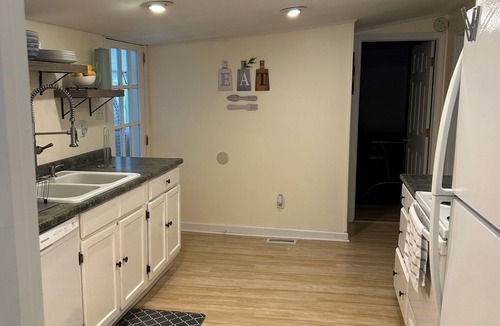 Yadkinville House | Simple comfort close to Winston & Vineyards