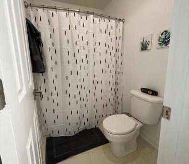 Southwest Raleigh Apartment | Simple Elegant Townhouse DT Raleigh NCSU