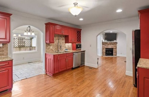 North Charlotte House | Single Story Fully Fenced Bungalow - Arts District
