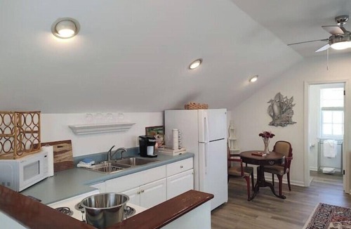 Historic Downtown Manteo House | Sir Walter Raleigh Hideaway GuestHouse w/Waterview