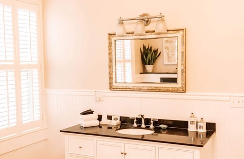 Edenton Bed & Breakfast | Siren Room - Captain's Quarters Inn, Downtown Historic Edenton