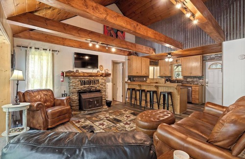 Newland Cottage | Sitting Bear Cottage in Gingercake Acres on the east side of Linville Gorge