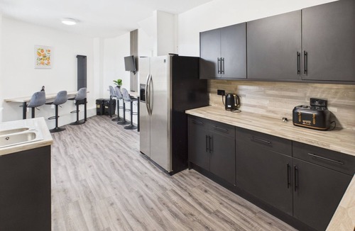 South Shields House | Six Bedroom Home with En Suites - South Shields
