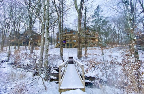 Sugar Mountain Condo | Ski in/out, AC, Gas Fireplace, Wifi, Coffee Bar, 1 Dog ok!