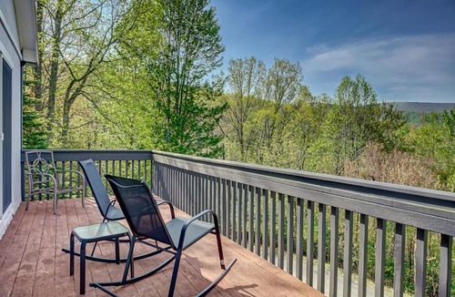 Beech Mountain House | Ski Lodge with Views 3BR Sleeps 8 Close to Slopes