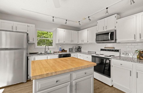 Beech Mountain House | Ski Lodge with Views 3BR Sleeps 8 Close to Slopes