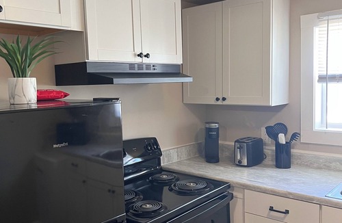 Rockingham Apartment | Skipper 4 - Lovely 1-bedroom apartment in welcoming Rockingham with WiFi, AC