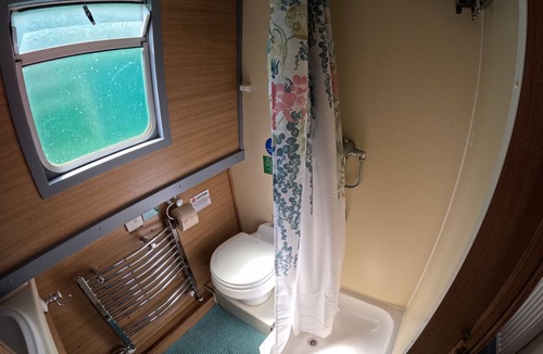 Poulshot Boat Rental | Skippered Canal Boat Holidays