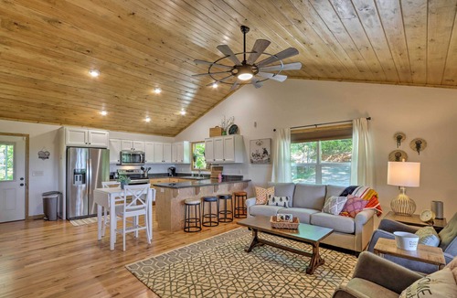 Marble Cabin | ‘Sky Blue Overlook’ - Hot Tub & Screened Porch!