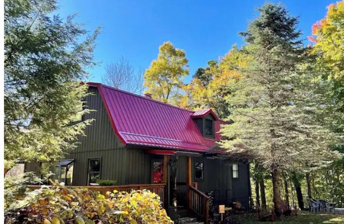 Zionville Cabin | SkyBarn on Rocky Knob - Views, Relaxation, Adventure, Game Room & Hot Tub