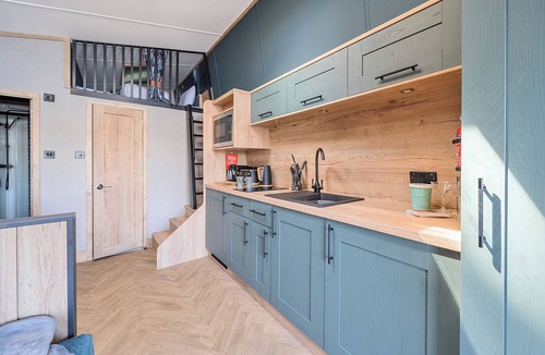 Great Houghton Cottage | Skylight Stargazer - Billing Aquadrome