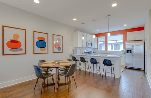 Katie Hill Neighborhood Villa | Skyline Views - Romantic & Fun - Downtown Location