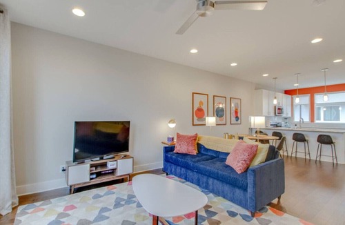 Katie Hill Neighborhood Villa | Skyline Views - Romantic & Fun - Downtown Location