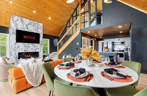 Whittier Cabin | SkyLux by 5 Seasons Homestays