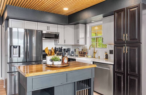 Whittier Cabin | SkyLux by 5 Seasons Homestays
