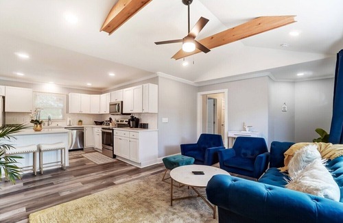 Starmount House | Sleek FunHouse w/ Hot Tub + Mini-Golf | King Suite