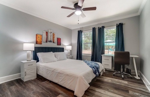Starmount House | Sleek FunHouse w/ Hot Tub + Mini-Golf | King Suite