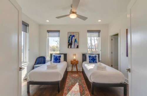 Hermitage House | Sleek Large Retreat 9 Beds Modern Kitchen