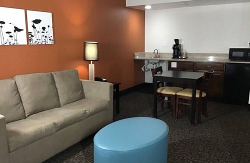 Pine Forest Hotel | Sleep Inn & Suites Spring Lake - Fayetteville near Fort Bragg