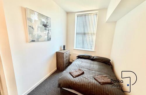 Ormskirk Apartment | Sleeps 10 Spacious for Contractors by PolkaStay