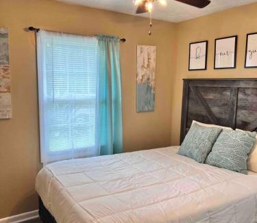 Vidalia Villa | Sleeps 10 Travelers Haven