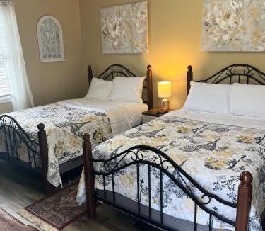 Vidalia Villa | Sleeps 10 Travelers Haven