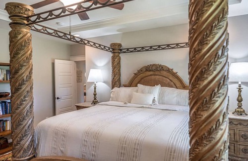 Carthage House | Sleeps 10! Whispering Pines Lakeside