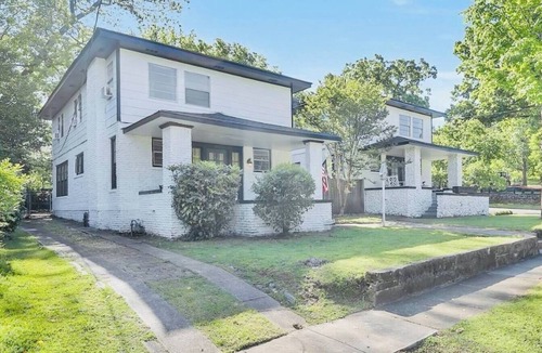 Glen Iris House | Sleeps 12 Budget-Friendly Downtown Birmingham Crew House