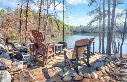 Mill Spring House | Sleeps 12 Hot Tub Private Dock Kayaks Dogs Welcome