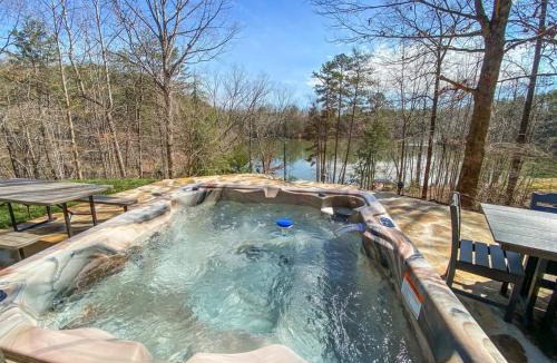 Mill Spring House | Sleeps 12 Hot Tub Private Dock Kayaks Dogs Welcome