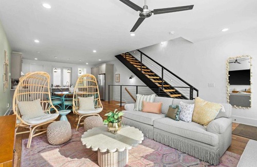 Eighth Avenue House | Sleeps 24 2 Units Broadway Gulch 12 South
