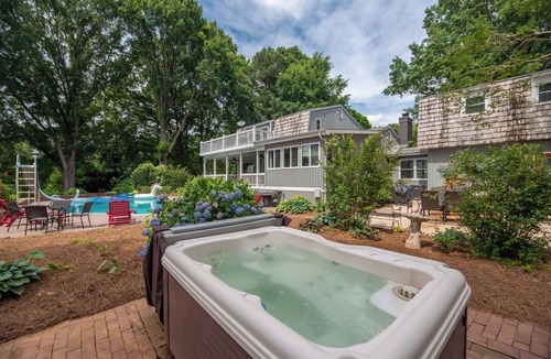 Mount Mourne House | Sleeps 30!- Pool - Hot tub- Epic Game Room - Arcades - Pool Table - Lake Norman