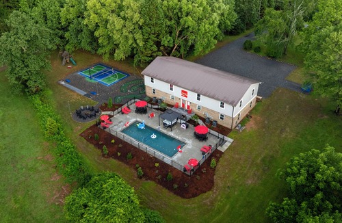 Barium Springs House | Sleeps 30! Themed Home w/Pool, Hot tub, Pond, Pickleball, Putt Putt, Arcades