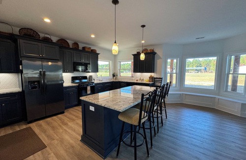 Carthage House | Sleeps 6+. Amazing Fly-in or Drive-in Hangar Home minutes from Pinehurst!
