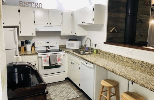 Beech Mountain Condo | Sleeps 6-From Beach to Beech-Close to the Beech Mountain Resort