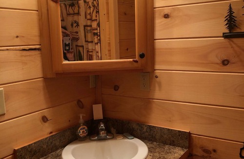 Purlear House | Sleeps 6! Private Suite NC Mountain views of Blue Ridge Parkway