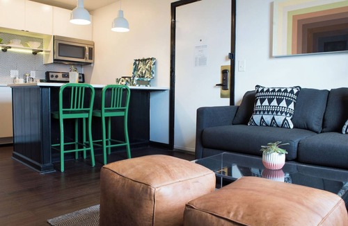 Rutledge Hill Cottage | Sleeps 8 4 Sobro Guest House Near Live Music, Dining & More by Avantstay