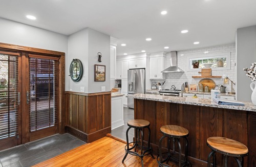 Lake Junaluska Cabin | Sleeps 8! Secluded Sanctuary w/updated kitchen, Bunk Beds and Pet-Friendly!