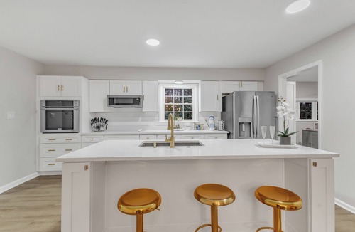 Southwest Raleigh House | SLEEPS 9! Close to lovely downtown Cary/Raleigh/RDU. Pets welcome!