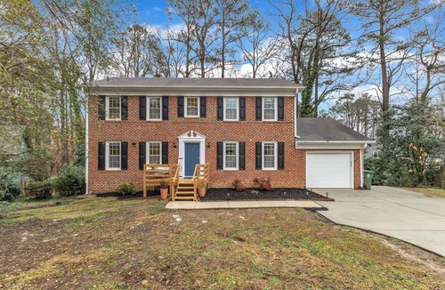 Southwest Raleigh House | SLEEPS 9! Close to lovely downtown Cary/Raleigh/RDU. Pets welcome!