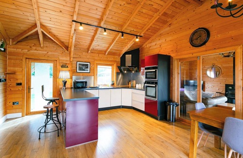Fangfoss Cabin | Sleeps6- Hot Tub- Pet Friendly- Log Burner