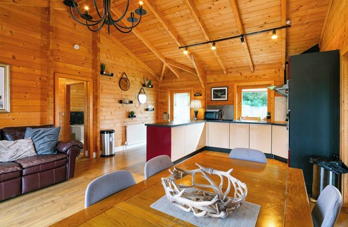 Fangfoss Cabin | Sleeps6- Hot Tub- Pet Friendly- Log Burner