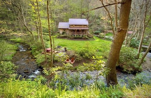 Fleetwood Cabin | Sleepy Creek-Antique Log Cabin/4 Acre/Bold Stream/Near Boone and BR Pkwy/Firepit