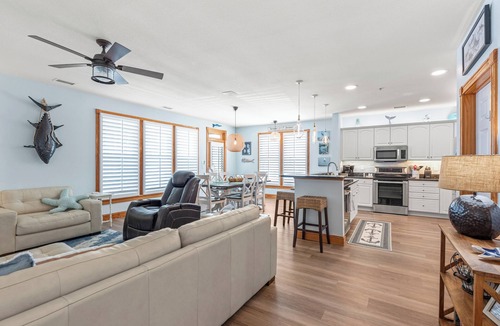 Manteo Condo | Slip 111: Harbor Front | Ensuite Bedroom