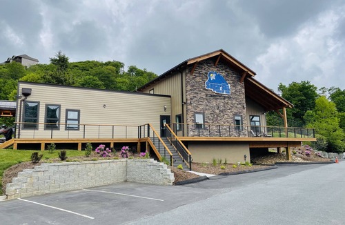 Sugar Mountain Apartment | Slopeside ski in/out