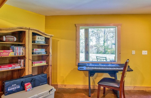 Sylva Cabin | Slps 24;12m town;7acre; huge yard; theatre+gmroom!