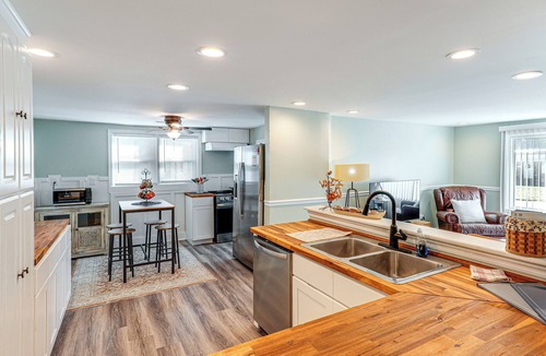 Burgaw House | Small-Town Charm & Local Dining: Home in Burgaw!